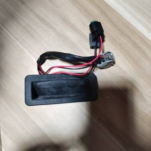 Interrupteur de poignée de déverrouillage de hayon arrière pour Land Rover Discovery LR015457 LR071910 LR073594 - Product Image 2