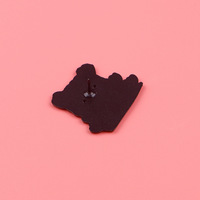 Vente en gros 3 styles de chiens blancs mignons cartoon lignes simples pour chiots sac à dos capes chapeau vêtements bouton insigne épingle de revers