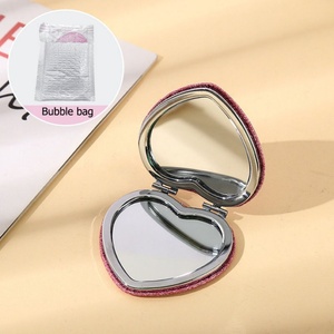 Espejo de Maquillaje Portátil de Mano, Mini Espejo de Bolsillo Plegable de Doble Cara con Forma de Corazón Plateado - Product Image 6