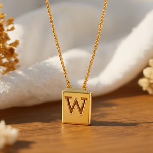 Collana con Ciondolo Lettera W Angelina, Placcata in Oro, Acciaio Inossidabile, Minimalista, Unisex, per Uso Quotidiano - Product Image 2