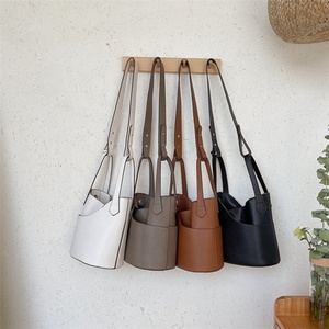 Wholesale Trendy Vegan Leather Crossbody Bags Leisure Handbag for Women PU Leather Single Shoulder <b>Bucket</b> Bag - Product Image 5