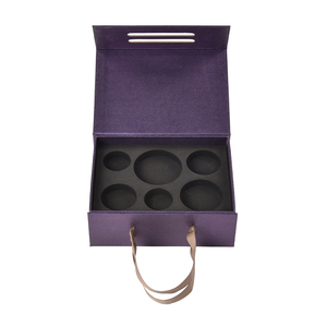 Caja de Regalo Magnética Personalizada de Lujo en Color Morado, Tipo Mini Maleta, para Joyería y Perfume - Product Image 5