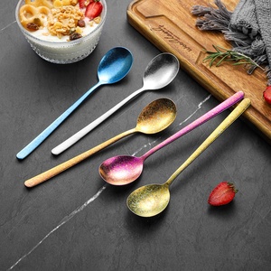 Cuchara de Titanio Puro de Mango Largo, Diseño Minimalista, Acabado Pulido Ligero, para Uso Doméstico y Infantil, para Comer Postres - Product Image 2