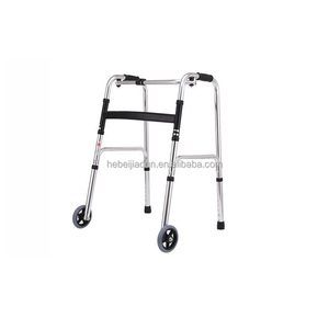 Déambulateur pliable en alliage d'aluminium avec repose-pieds antidérapants pour personnes âgées et soins post-opératoires - Product Image 1