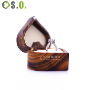 Boîte à bagues carrée personnalisée en bois de hêtre, simple ou double, pour boucles d'oreilles - Product Image 3