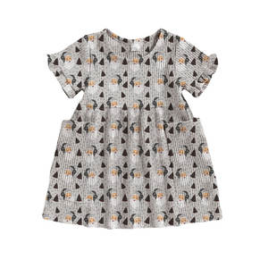 فستان بناتي الأكثر مبيعاً من قماش التريكو المضلع مع جيوب كبيرة بتصميم عصري أنيق - Product Image 2