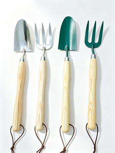 Kit d'outils de jardinage pour la maison et le jardin, comprenant une pelle, une houe, une brosse et un râteau à feuilles, pour le jardinage et les travaux agricoles. - Product Image 3