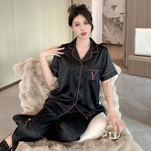 <span class=keywords><strong>Navidad</strong></span> nuevo algodón un conjunto de <span class=keywords><strong>pijamas</strong></span> de <span class=keywords><strong>mujer</strong></span> elegante Sexy seda estampado ocio satén pantalones tamaño Queen traje caliente al por mayor - Product Image 4