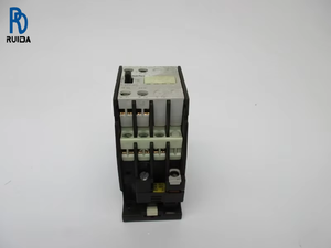 3TF4011-0AK6 3TF4011 0AK6 Contacteur Module de commande électrique pour automatisation industrielle Dispositif de commutation basse tension - Product Image 1
