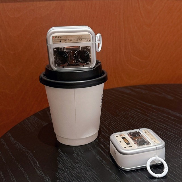 2025 New Cassette Tape Player Shell Design for Airpod Pro Second-Generation Headphone Cases
