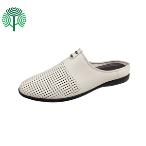 Nuevas Pantuflas de Verano para Hombre, Pantuflas Casuales Transpirables para Exteriores, Zapatos de Hombre de Cuero Vacuno Suave, Zapatos de Playa - Product Image 1