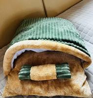 Vente en gros de pantoufles nid semi-fermé pour chat, lit amovible confortable et chaud pour l'hiver à nettoyage facile