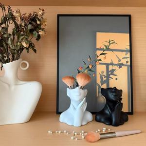 Human Face Shape Makeup Brush Holder Multi-Functional Desk Organizer Customizable Logo for Cosmetic Storage Artistic Design PP - Product Image 4