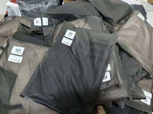 Pantaloncini da surf da uomo Essenti SS22 all'ingrosso, camicia a maniche corte a quadri, vita media, colore avena/scuro avena, in spandex/poliestere, stile streetwear - Product Image 4