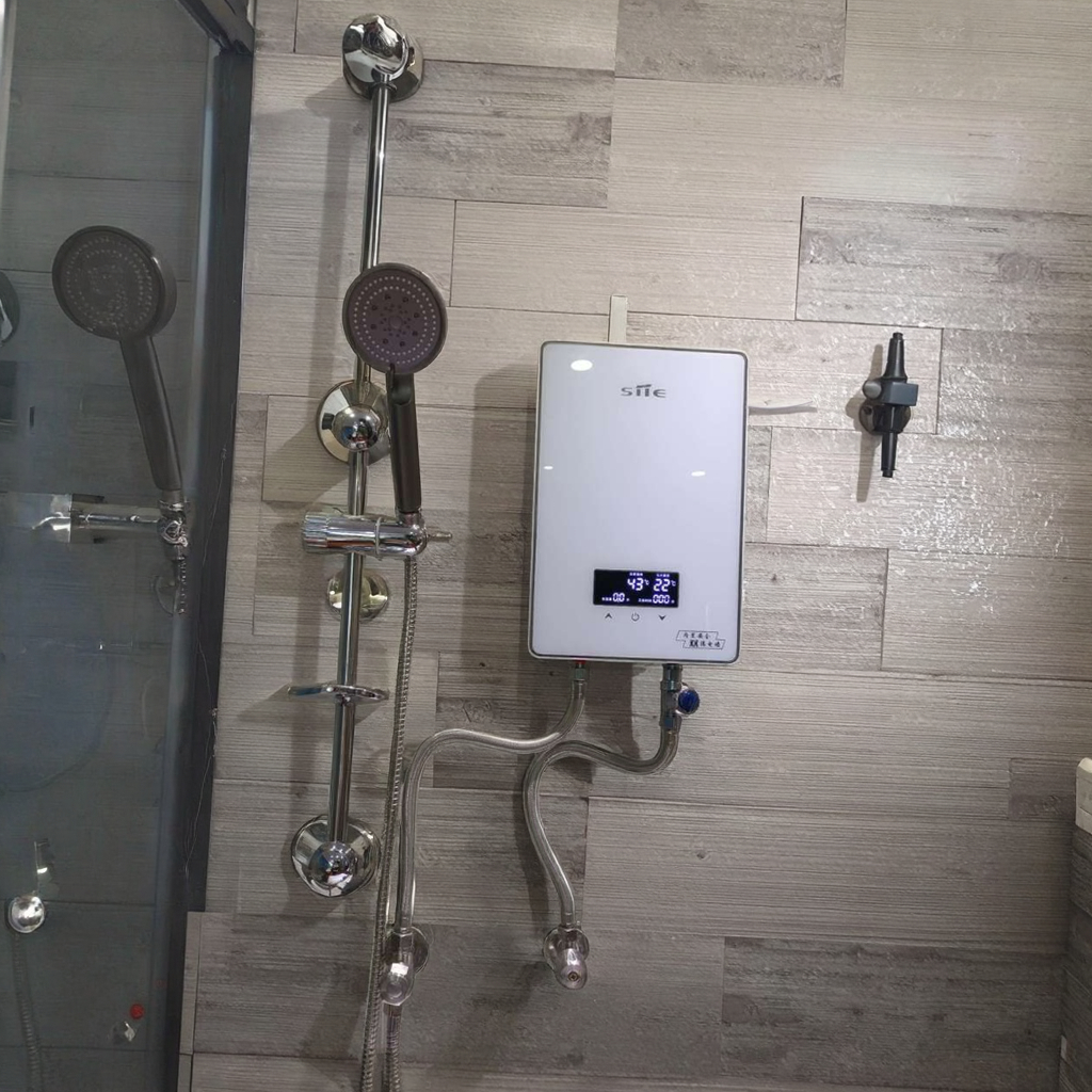 8500W Smart LED Display Electric Boiler Instant Water Heater English Interface IPx4 Waterproof Touch Control Plastic Garage Use