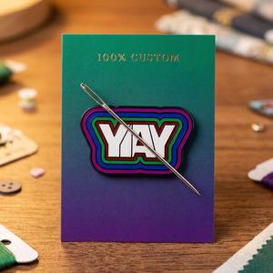 En gros, Épinglette aimantée en émail avec logo personnalisé 'NEEDLE MINDER', en métal pailleté, accessoire de couture pour point de croix, sans minimum de commande - Product Image 1