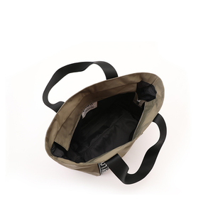 Sac fourre-tout en nylon imperméable Goby London Fermeture à glissière 38L Grande capacité Sacs à main vintage Couleurs et logos personnalisés - Product Image 5
