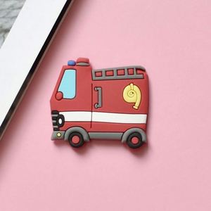 Imán de Refrigerador de PVC con Forma de Auto Personalizado, Regalo Promocional, Precio al por Mayor, Resina 3D - Product Image 4