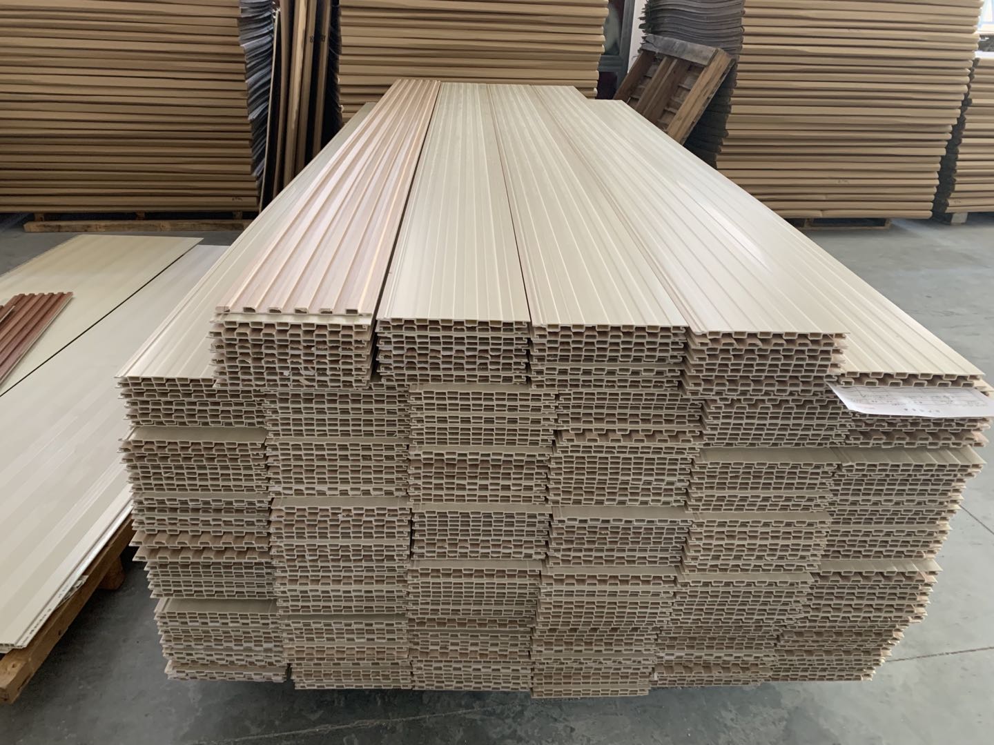 15cmx9mm Interior WPC Wall Panel 16.5cmx2.5cm Waterproof Fluted Wall Panel