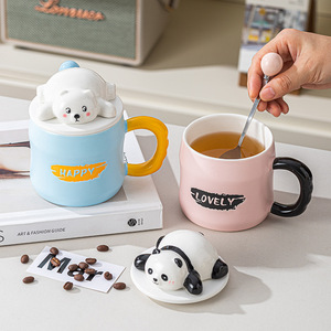 Tasses en céramique à motif de dessin animé des Trois Petits Ours coquins, avec couvercle et cuillère, de grande valeur, vente en gros - Product Image 2