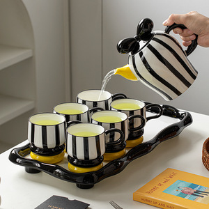 ชุดถ้วยชาสวยงามทันสมัยพร้อมถาดและกาน้ำชา ชุดชาลายทางสวยงามทำจากพอร์ซเลนสำหรับตกแต่งห้องนั่งเล่น - Product Image 2