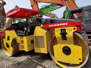 รถบดอัดถนนแบบสั่นสะเทือนสองลูกกลิ้ง Dynapac CC622 เครื่องยนต์ดีเซล - Product Image 4