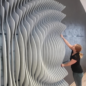 Panneaux de façade en alliage d'aluminium courbés, fournis directement par l'usine, pour l'<span class=keywords><strong>architecture</strong></span> <span class=keywords><strong>moderne</strong></span>, imperméables et ignifuges, pour les centres commerciaux et les hôtels - Product Image 3