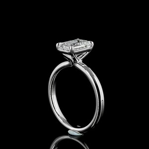 Anillo de Diamante Cultivado en Laboratorio con Corte Esmeralda de 2.5 Quilates, con Acabado en Oro de 14K, para Uso Diario, Disponible para la Venta - Product Image 2