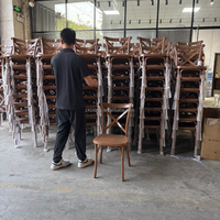 Chaise de salle à manger ZKAI en PP imitation bois marron à dossier croisé pour mariages, banquets, événements et réceptions hôtelières