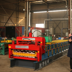Petit pain de tôle ondulée formant la machine Facile à manipuler en aluminium Rooftile galvanisé faisant profil en <span class=keywords><strong>acier</strong></span> <span class=keywords><strong>tuile</strong></span> automatique PPGI - Product Image 2