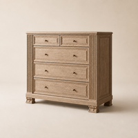 Commode à 5 tiroirs en bois massif, design classique de manoir, surface vieillie, fabrication artisanale, pour intérieur résidentiel de luxe