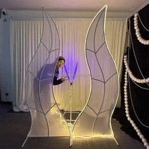 Arco de Metal Luminoso con Luces LED Blancas para Fiestas, Fondo de Escenario para Bodas con Diseño de Algas Marinas - Product Image 1