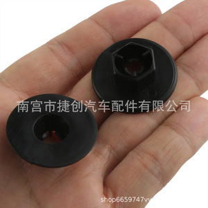 Clip de tuerca hexagonal para revestimiento interior de guardabarros Hyundai 8414526000 para Reina Elantra Santa Fe Tucson IX35 - Product Image 1