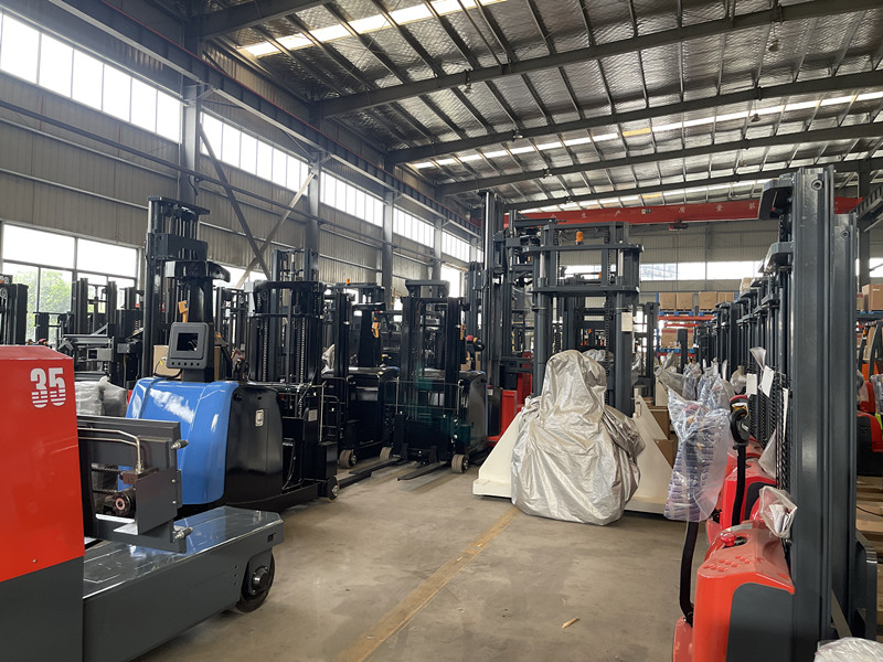 1T 1.5T Stand On 3 Direction Forklift Pallet Stacker Electric For Warehouse