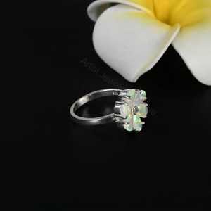 Anillo de Ópalo Etíope Natural con Diseño Floral, Anillo de Ópalo Arcoíris, Anillo de Ópalo para el Día de Nacimiento de Octubre, Regalo de Ópalo para Ella - Product Image 4