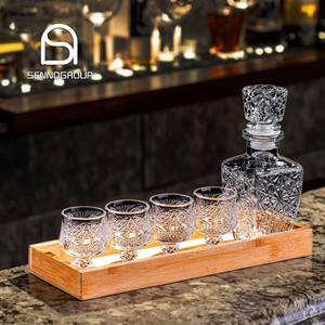 Ensemble distributeur de whisky vintage européen sculpté avec mini-gobelet, verre à whisky, verre à <span class=keywords><strong>vin</strong></span>, verre à cocktail et verre à shot en forme de diamant - Product Image 1