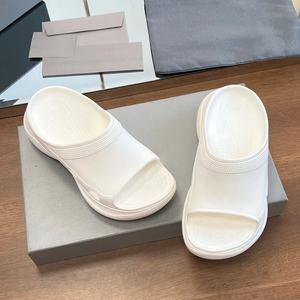 Nouvelles pantoufles d'extérieur de luxe en cuir véritable 2026 – Confortables et élégantes à semelle souple - Product Image 1