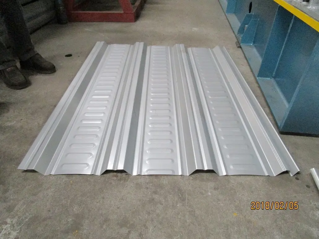 Full galvanized aluminum 0.6 mm-0.7mm corrugated sheet roll forming machine China