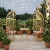 Ensemble de fauteuils de style européen en fer forgé, forme cage à oiseaux ovale, rembourrés en velours éponge, design traditionnel pour photographie de mariage en extérieur