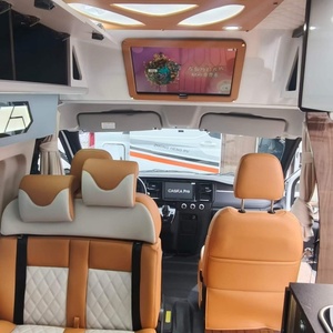 Autocaravana de Lujo JMC de Fibra de Vidrio y Camioneta 4x4 para Acampar y Viajar al Aire Libre en Venta - Product Image 3