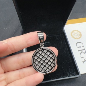 Precio de fábrica: Colgante de plata de ley S925 con moissanita VVS, diseño de araña, personalizado, estilo Hip Hop, con incrustaciones de circonitas, pasa la prueba del diamante, bajo MOQ - Product Image 6