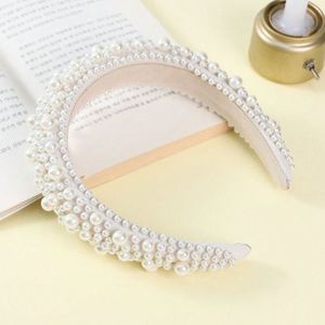 Serre-tête vintage en perles à bord large, antidérapant, accessoire de luxe pour cheveux, pour femme, cadeau de mariage, fête, ou idée cadeau de Noël - Product Image 2