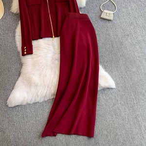 Ensemble deux pièces en maille pour femme : Manteau à col montant avec fermeture éclair et boucle métallique, et jupe - Product Image 4