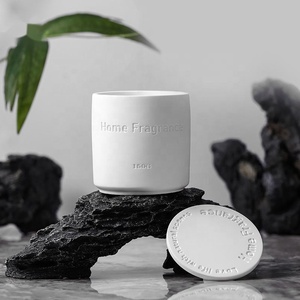 Bougies parfumées en cire de soja avec logo privé personnalisé TC <span class=keywords><strong>Amazon</strong></span> Bougies parfumées écologiques pour la décoration de la maison Pots à bougies en céramique blanche de luxe avec couvercles - Product Image 3