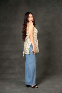 Top Kurti Halter con Estampado Floral Aarsi Premium, Tela Transpirable, Elegante para Fiestas de Verano, Estilo Fusion, Dobladillo Acampanado, Sin Arrugas, de Secado Rápido - Product Image 4