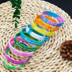 Bracelet en silicone extensible avec citation inspirante, cadeau pour le mois de la gratitude, adapté aux travailleurs sociaux - Product Image 6