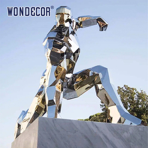 <span class=keywords><strong>Merveilles</strong></span> vente chaude conception personnalisée taille réaliste abstrait géométrique polyèdre super-héros atterrissage sculpture en acier inoxydable - Product Image 3