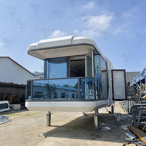 Hotel Moderno en Contenedor con Balcón de Vidrio y Diseño Curvo para Alojamiento Turístico - Product Image 2