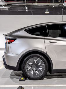 Tesla โมเดล Y L 2025แบตเตอรี่ลิเธียมใหม่751กม. ช่วง cltc มอเตอร์340kW พวงมาลัยซ้ายผลิตในประเทศจีน - Product Image 3