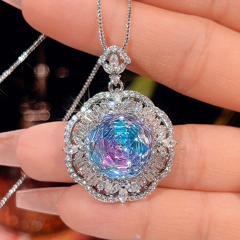 Pendentif bleu rose avec chaîne vénitien